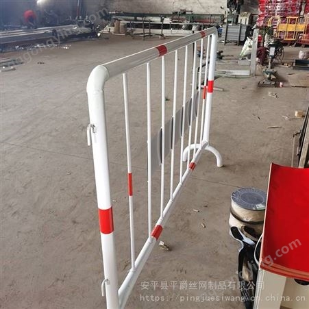 加厚型铁马护栏 48mm圆管焊接白红色隔离栏 施工警示栏