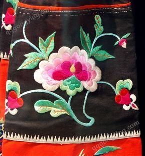 贵州民族衣服刺绣机
