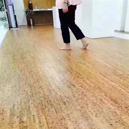 舞蹈教室用的高弹性复合软木地板 0甲醛地板批发价格