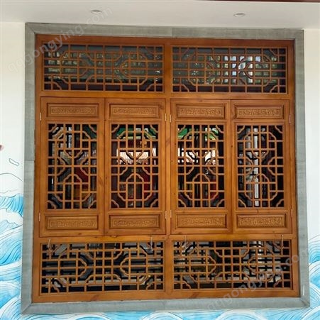 花格实木门窗 结实耐用 结构紧凑 既有现代气息 又不失古典韵味