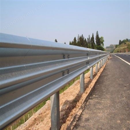 西安波形护栏板 高速公路防撞护栏板厂家 镀锌波形护栏
